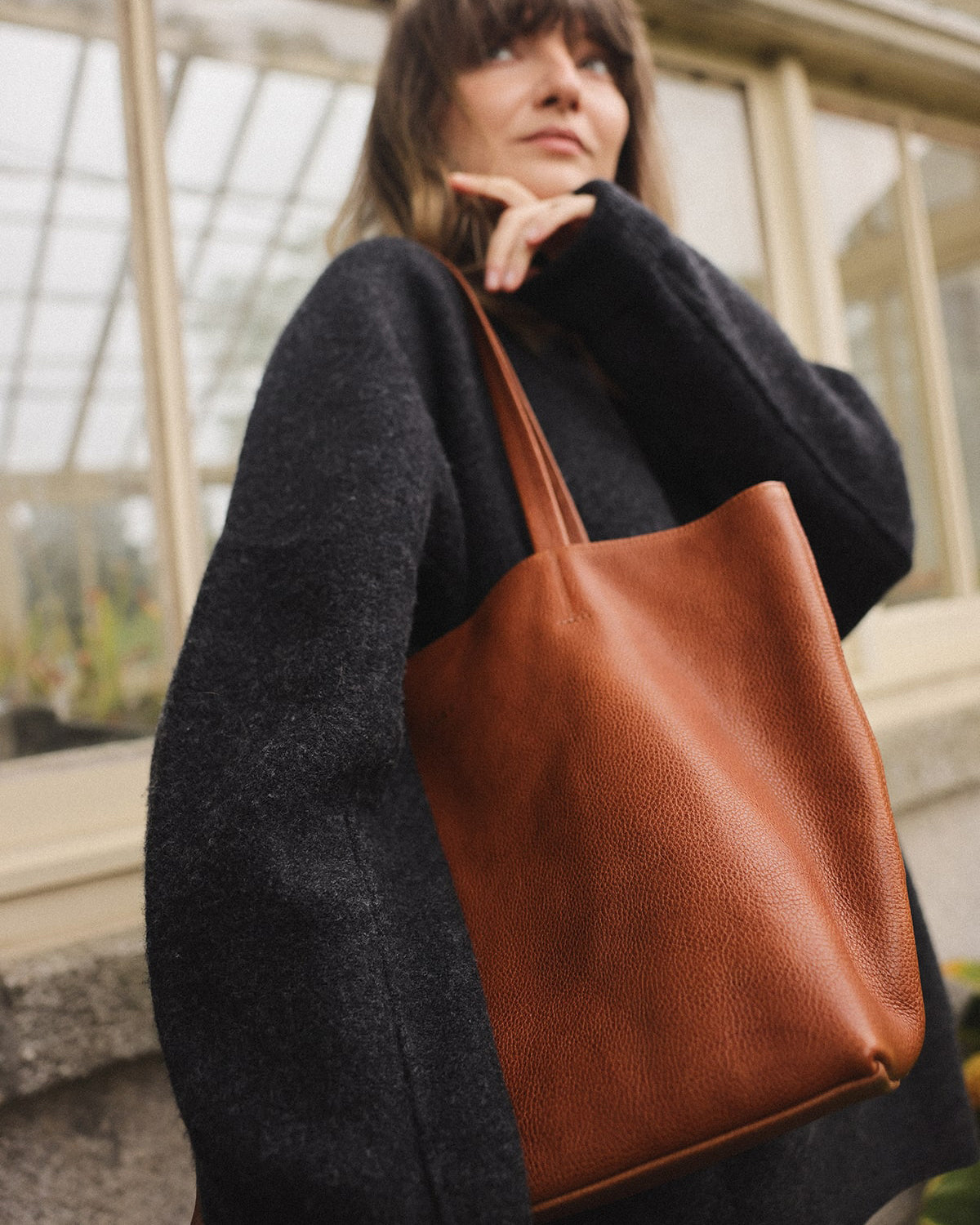 KARLA elegantna poslovna torba Dark Caramel