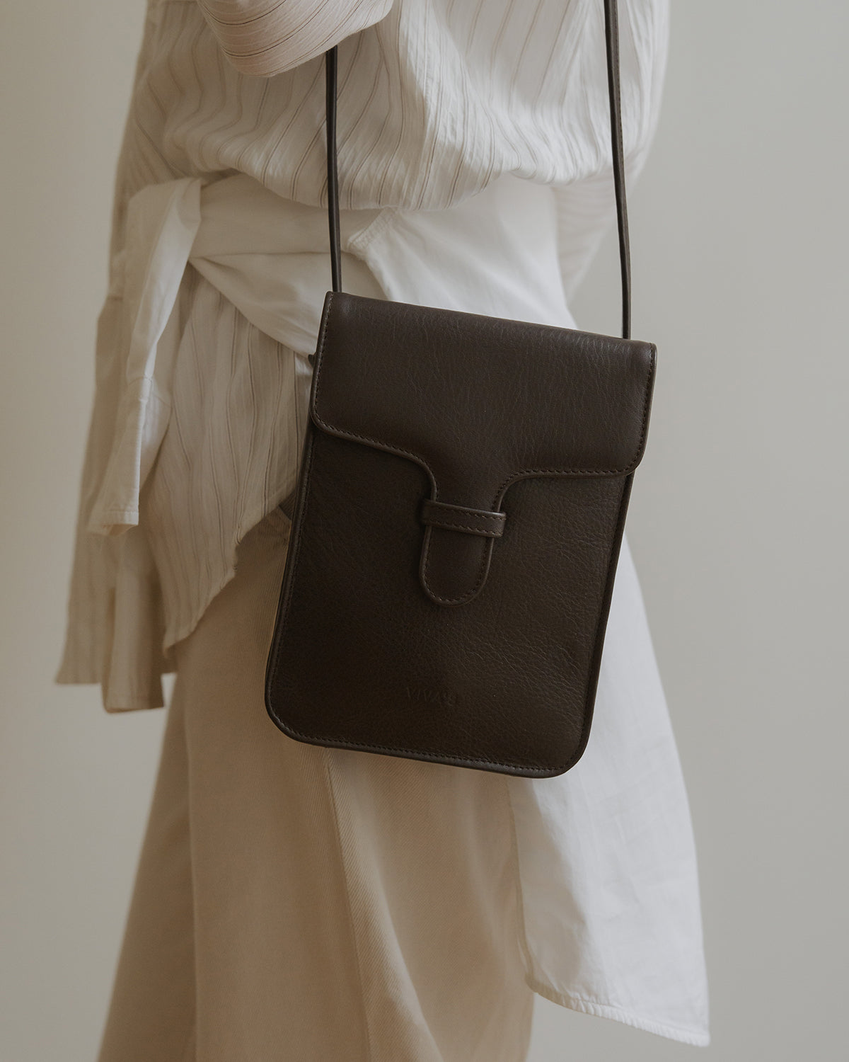 LAURA Phone Bag Espresso