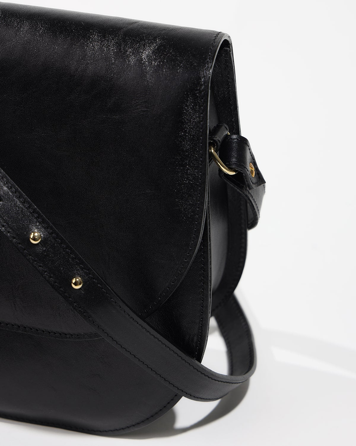 MARA Half Moon Bag Rich Black