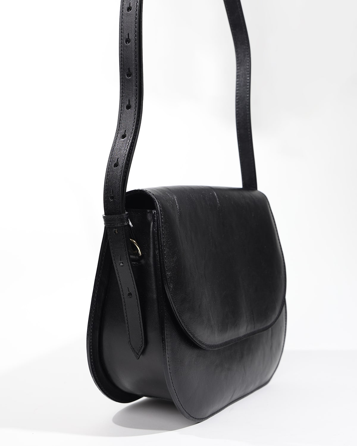 MARA Half Moon Bag Rich Black