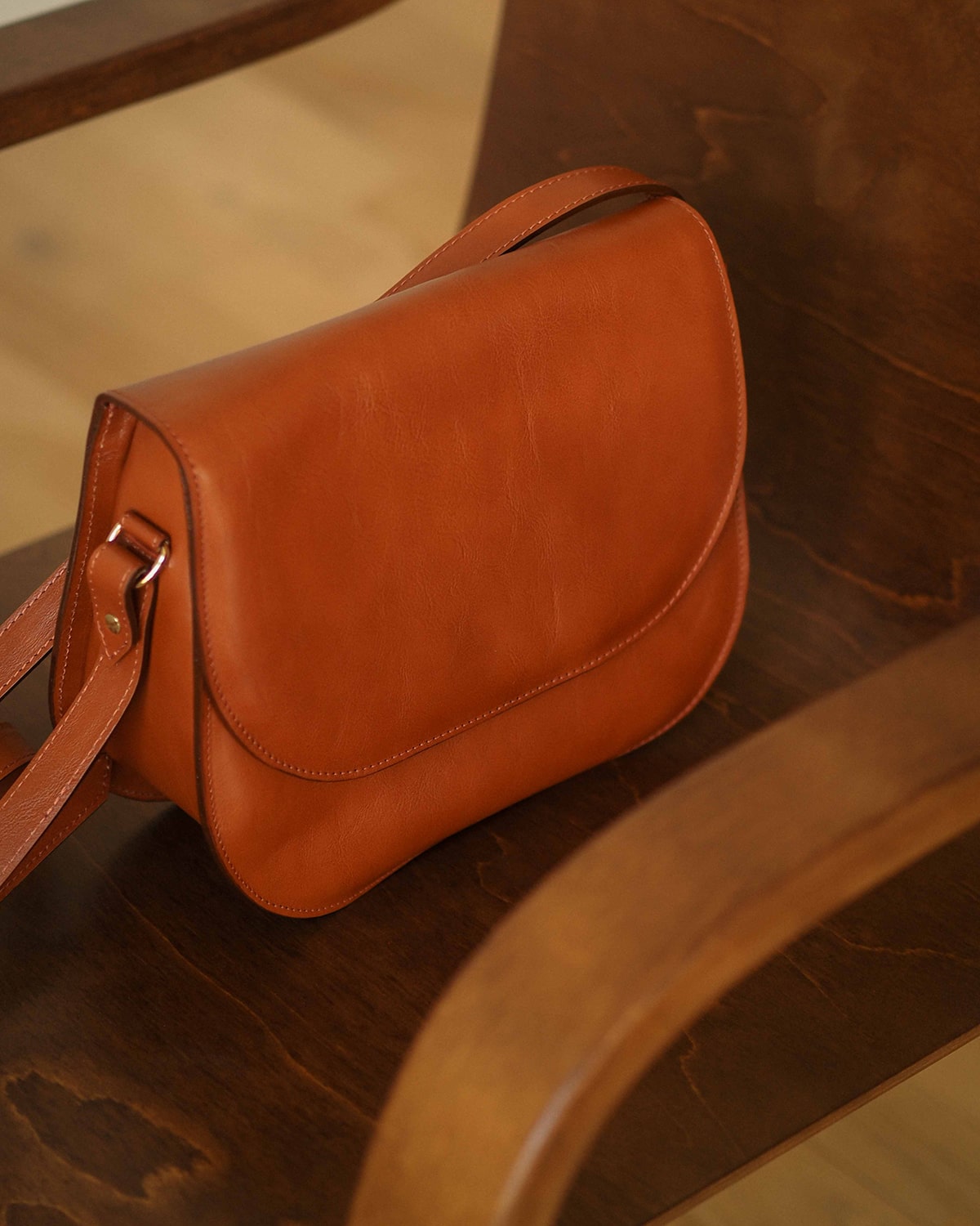 MARA Half Moon Bag Dark Caramel