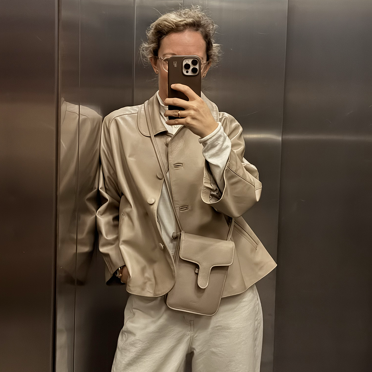 Laura torbica za telefon Dark Caramel
