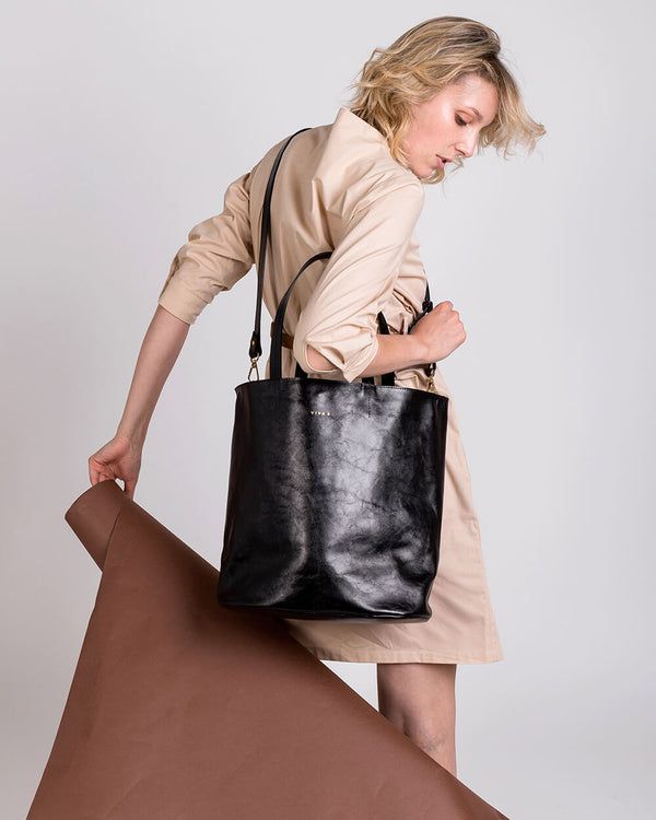 ROUND BUCKET BAG black