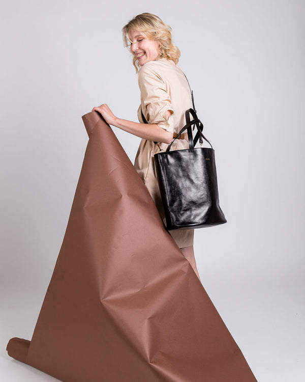ROUND BUCKET BAG black