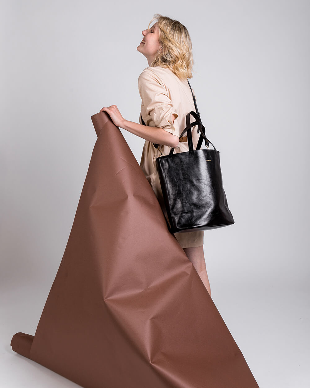 ROUND BUCKET BAG black