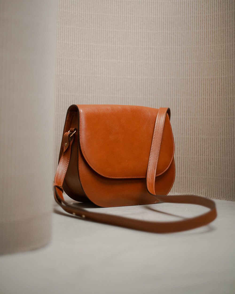 MARA Half Moon Bag Dark Caramel
