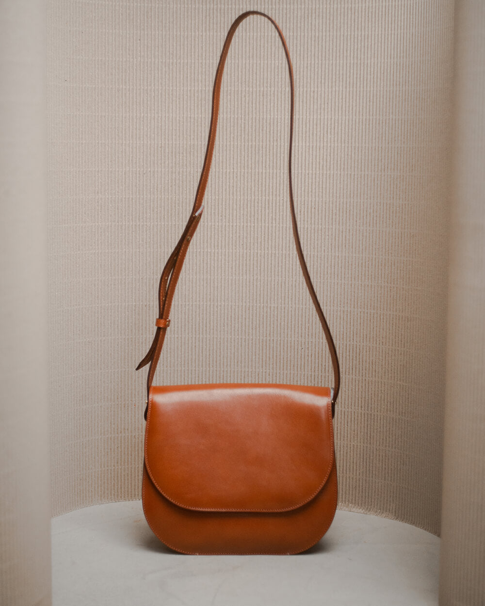 MARA Half Moon Bag Dark Caramel