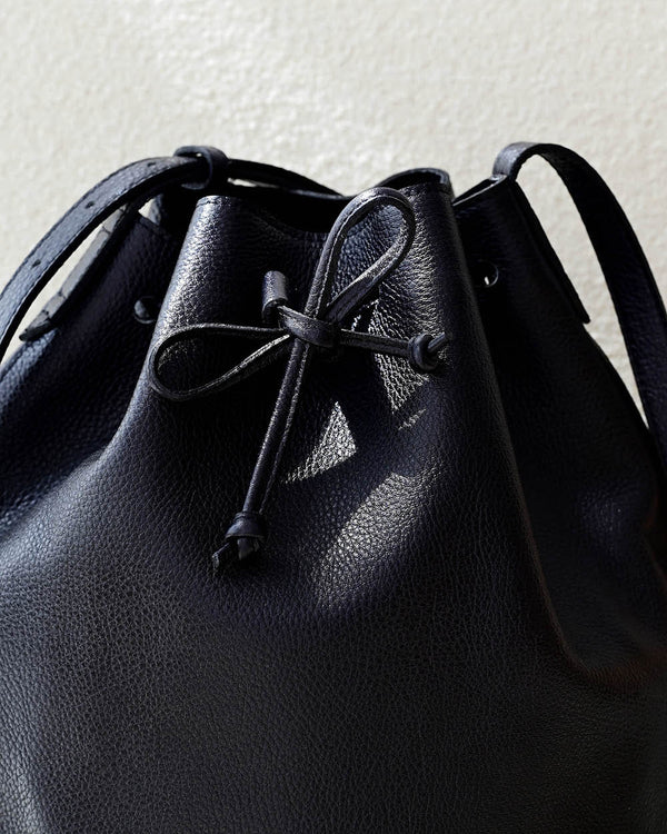 BUCKET BAG black