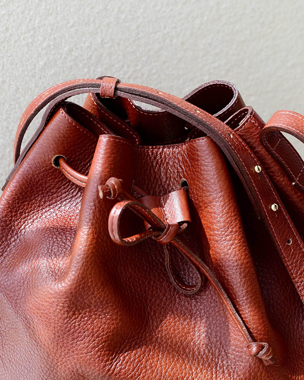 BUCKET BAG whiskey