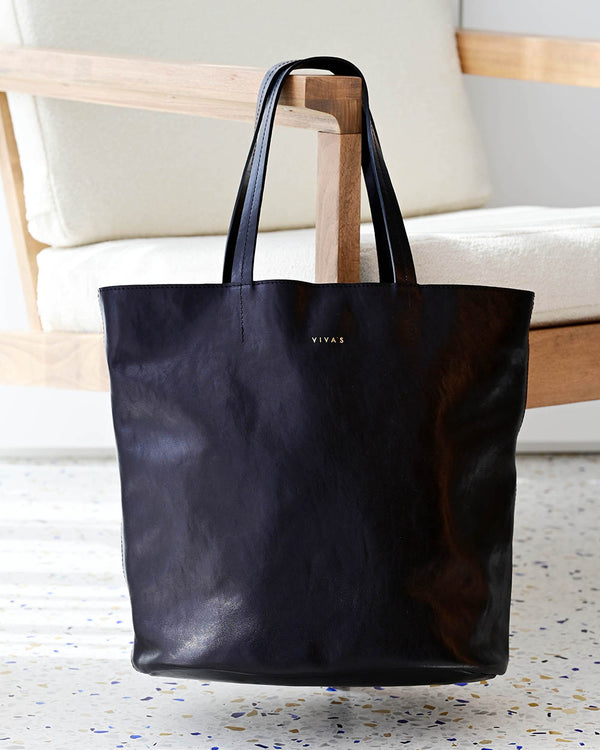 ROUND BUCKET BAG black